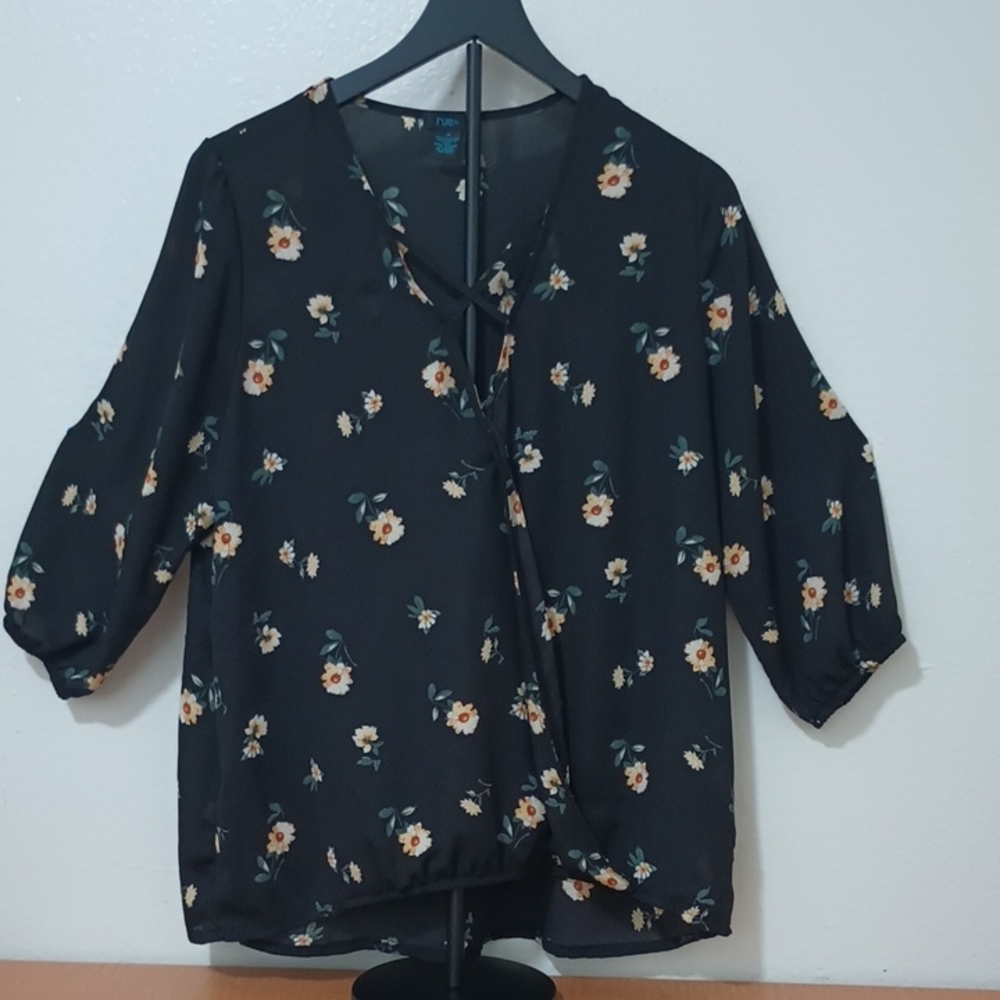 Floral Black Blouse Size 1x